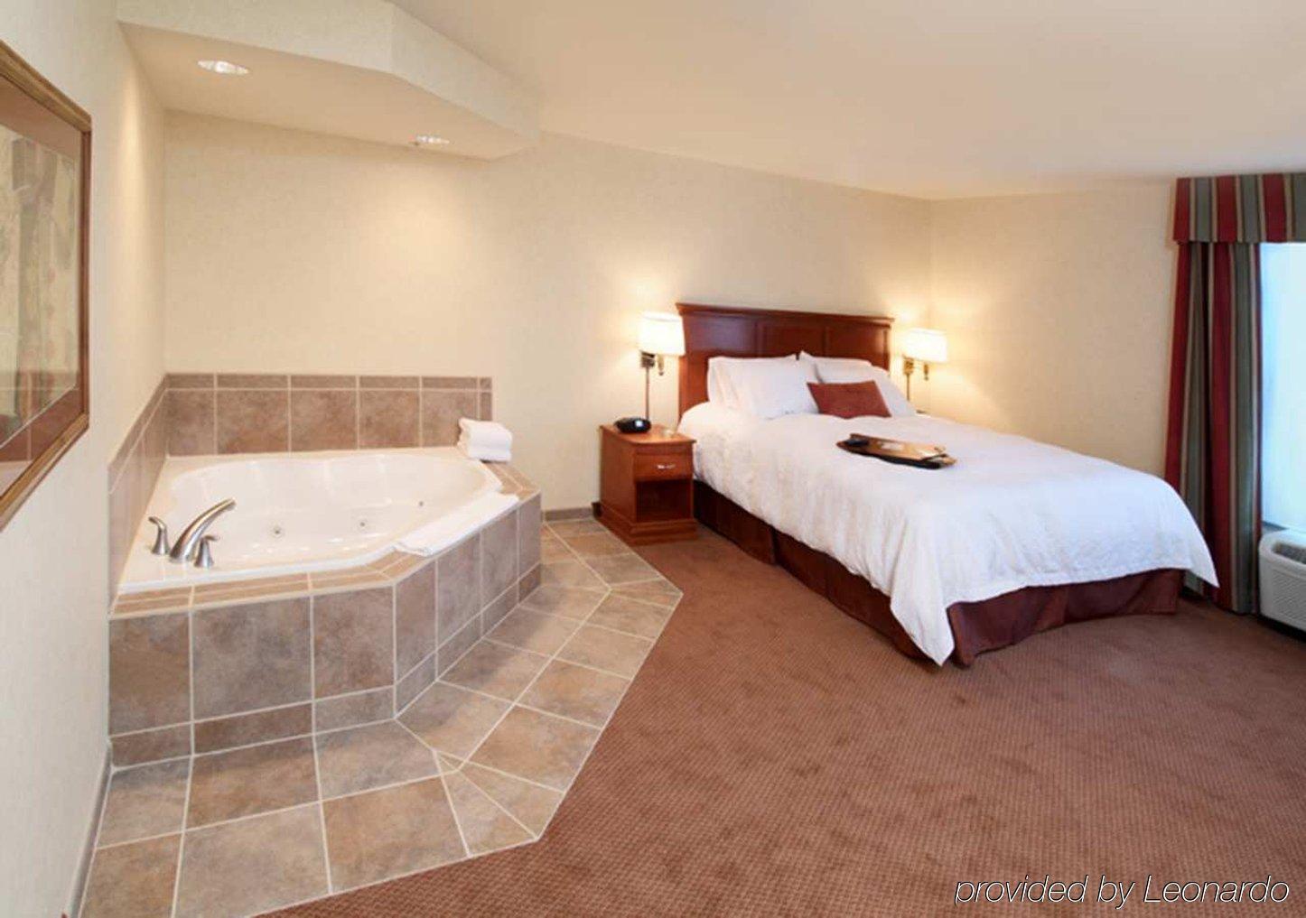 Hampton Inn Belle Vernon Oda fotoğraf