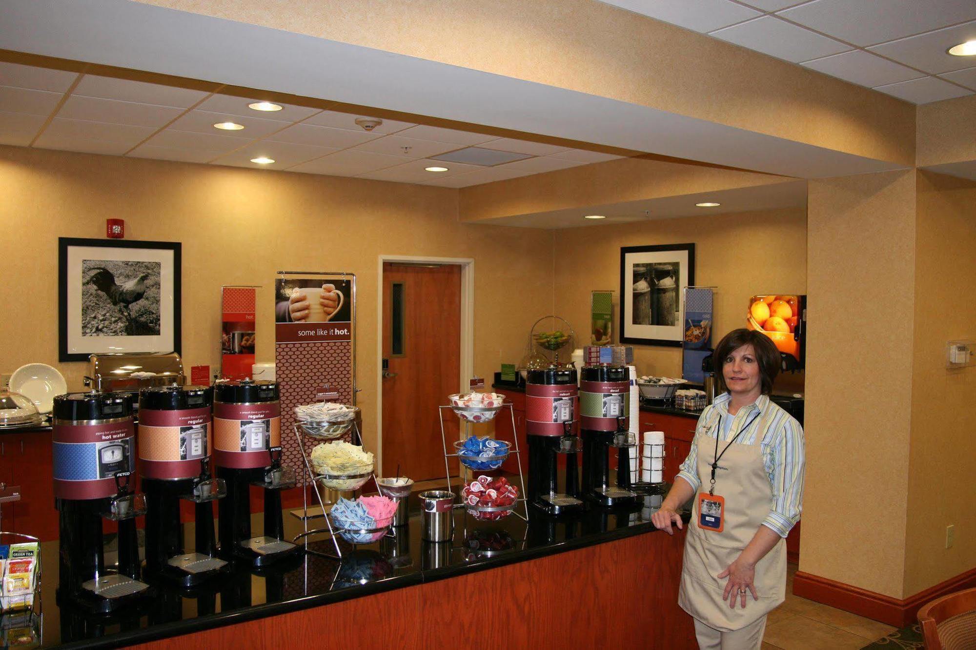 Hampton Inn Belle Vernon Restoran fotoğraf